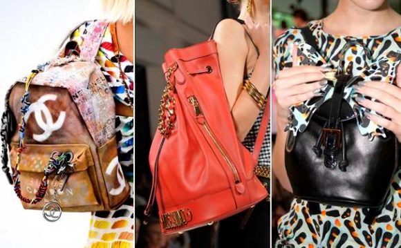 As "backpacks" da Chanel, Moschino e Sophia Webster (Foto: Imaxtree)