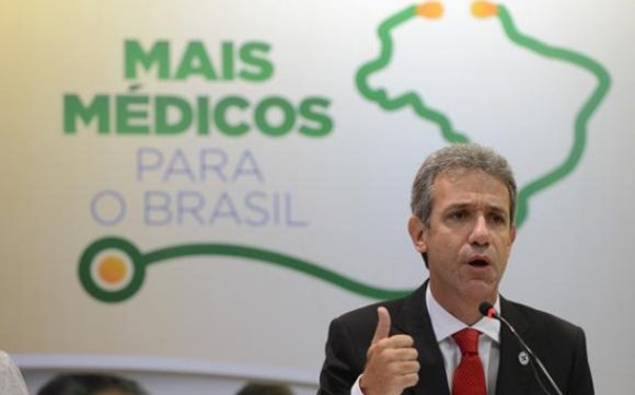 O ministro da Saúde, Arthur Chioro, anuncia reajuste salarial para os cubanos que fazem parte do Mais MédicosFabio Rodrigues Pozzebom /Arquivo Agência Brasil