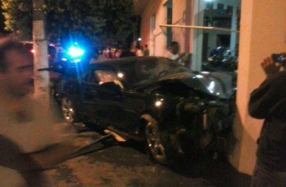 Camaro envolvido no acidente - Foto: Você Repórter / Enviada ao WattsApp AGORA MT