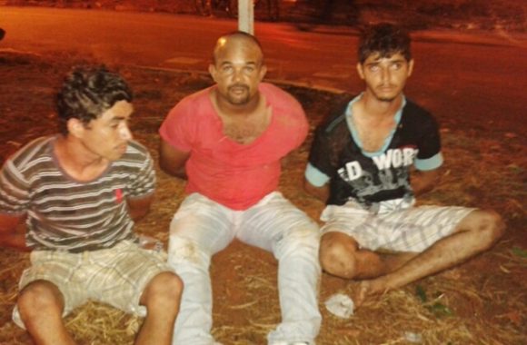 Suspeitos detido pela Força Tática - Foto: Divulgação PM
