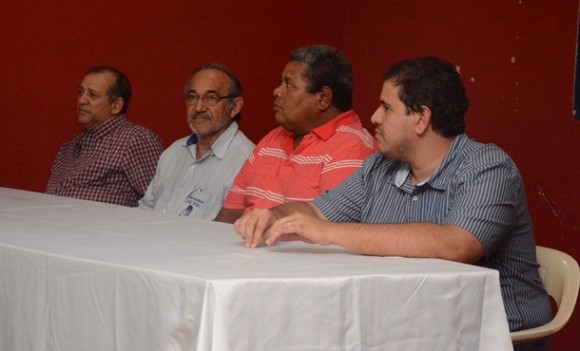 Mesa formada durante a reunião - Foto: Ronaldo Teixeira / AGORA MT