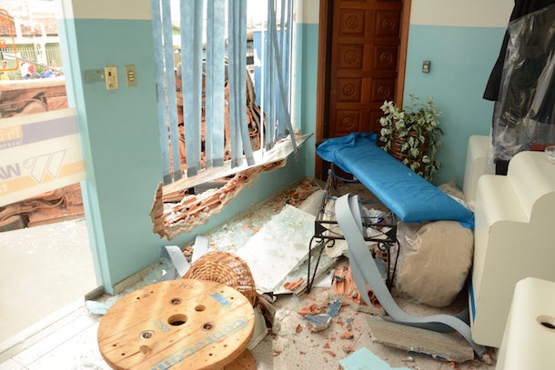 Imagem: A loja ficou parcialmente destruída - Foto: Varlei Cordova / AGORA MT