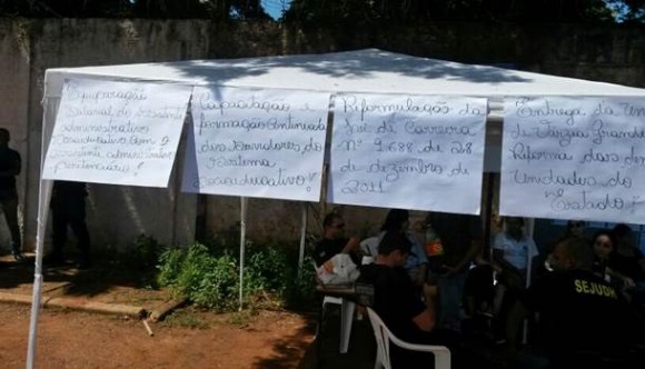 Cartazes reforçam as reivindicações em Rondonópolis 