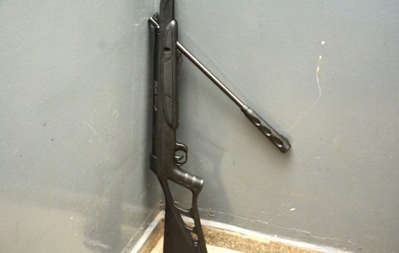 Arma utilizada por Vanderlei contra M.E.D.R. – Foto: Varlei Cordova / AGORA MT