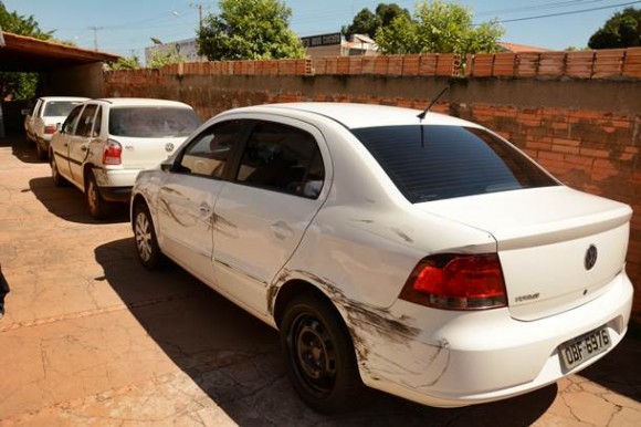 Carros que foram atingidos - Foto: Ronaldo Teixeira / AGORA MT