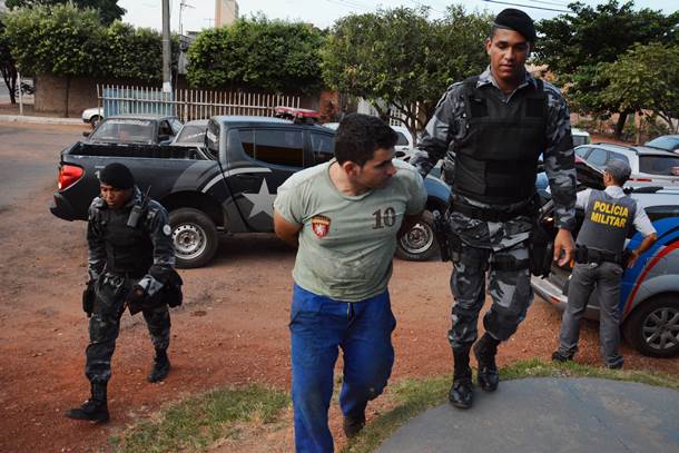 Marcelo chega a 1ª Delegacia de Polícia - Foto: Ronaldo Teixeira / AGORA MT