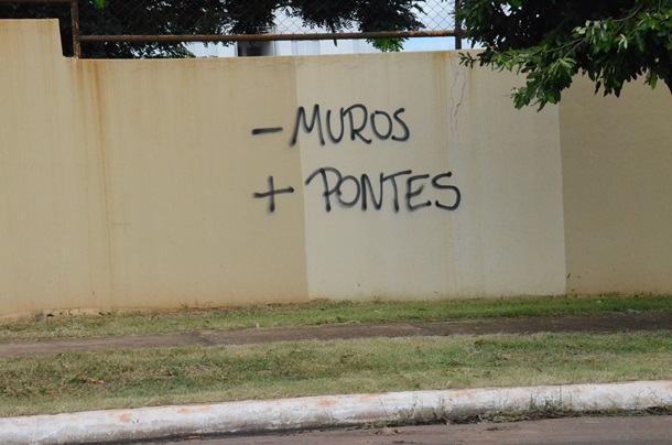Algumas cobra atitudes do Poder Público - Foto: Ricardo Costa / AGORA MT