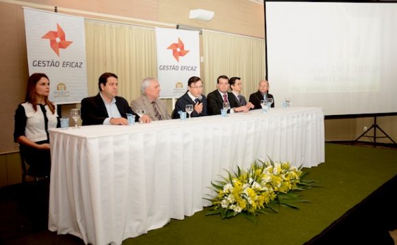 Waldir Teis abrindo o fórum do TCE em Rondonópolis - Varlei Cordova / AGORA MT