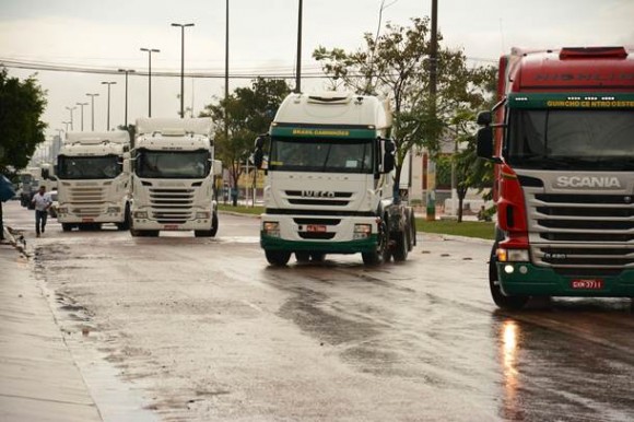 Os veículos passaram pelas principais ruas de Rondonópolis - Foto: Ronaldo Teixeira / AGORA MT