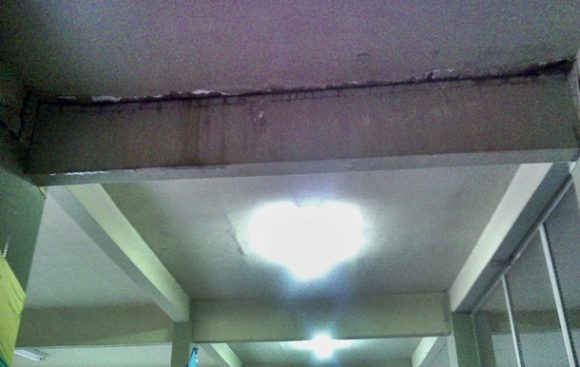 Rachadura no teto da Escola - Foto: reprodução anônima 