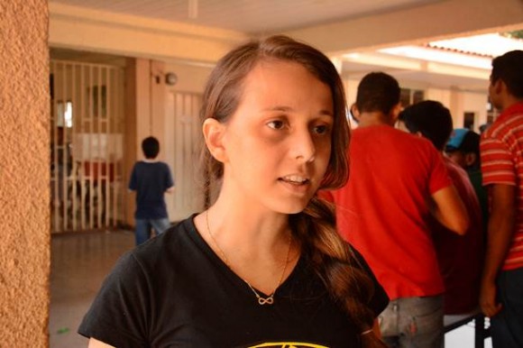 Aluna Vanessa Rotta, do 3º ano do Ensino Médio - Foto: Ronaldo Teixeira/AGORAMT