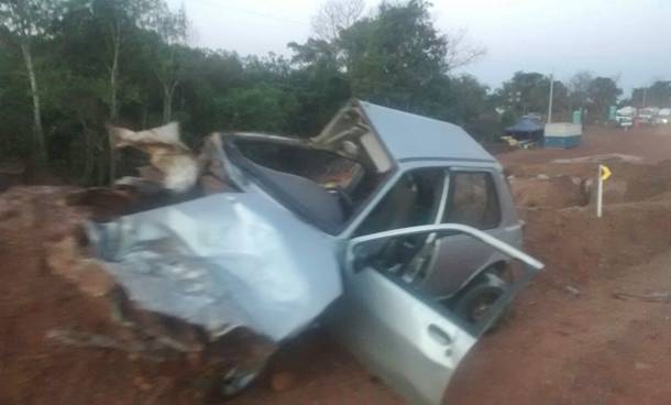 Imagem: O veículo ficou totalmente destruído - Foto: Miriam Trento / AGORA MT