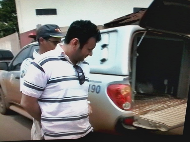 Imagem: Acusado sendo conduzido pela PM - Foto: Adilson Oliveira / AGORA MT
