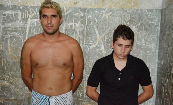 Os suspeitos de ter cometido o assalto, Rai Moreira de Oliveira e Welisson Ricardo Medeiros - Foto: Ronaldo Teixeira / AGORA MT