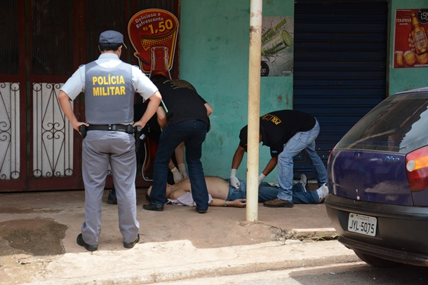 A Polítec esteve no local para recolher o corpo - Foto: Messia Filho / AGORA MT