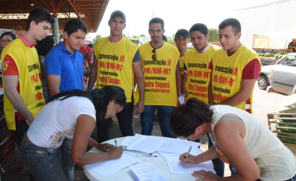 A intenção é recolher 1 mil assinaturas - Foto: Ricardo Costa / AGORA MT