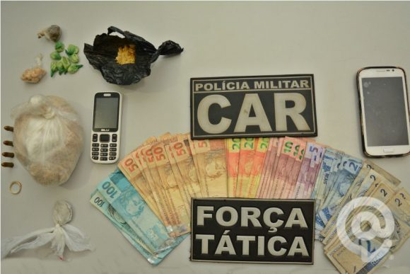 Além da droga foram apreendidos alguns objetos - Foto: Messias Filho / AGORA MT 