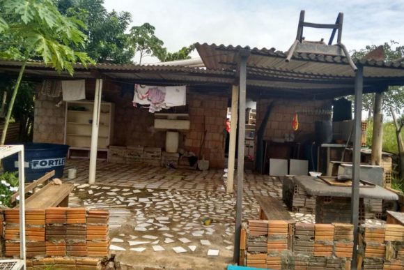 Residência onde foram encontrados os acusados do roubo - Foto: Divulgação / PM