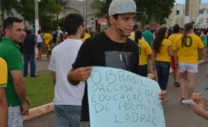 Estudante é contra a corrupção - Foto: Ricardo Costa / AGORA MT