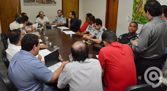 PM e vereadores reunidos na ordem do dia na Câmara de Rondonópolis - Foto: Ronaldo Teixeira / AGORA MT
