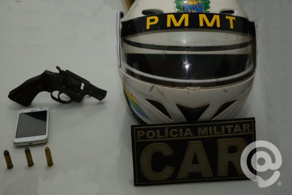 Arma encontrada pelos policiais - Foto: Messias Filho / AGORA MT
