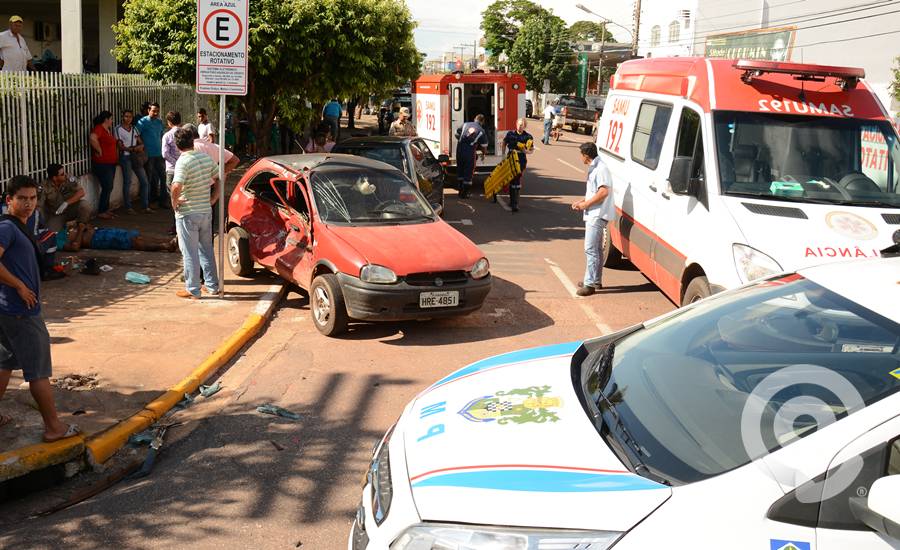 Local do acidente com as viaturas do Samu - Foto: Varlei Cordova / AGORA MT