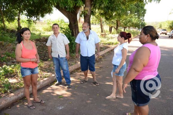 Moradores do bairro Estrela Dalva - Foto: Varlei Cordova / AGORA MT 
