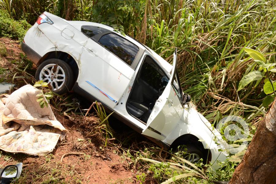 Veículo caído na ribanceira - Foto: VArlei Cordova / AGORA MT