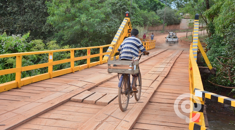 Ciclista passando pela ponte - Foto: Ronaldo Teixeira / AGORA MT