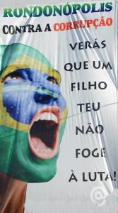 Faixas expostas no manifesto - Foto: Messias Filho / AGORA MT 