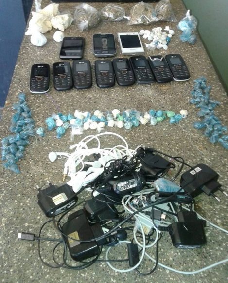 Drogas e aparelhos apreendidos pelos agentes - Foto: você repórter 