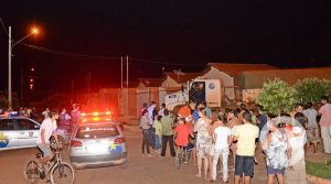 Populares no local do acidente - Foto: Messias Filho /AGORA MT 