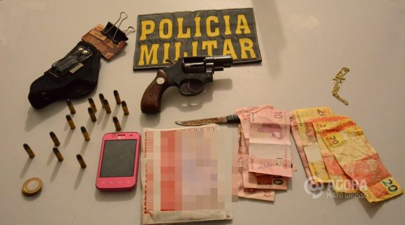Material apreendido com suspeitos de porte ilegal de arma de fogo.FOTO:MESSIAS FILHO/AGORA MT
