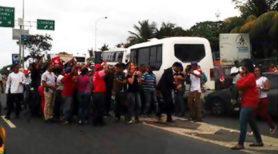 Senadores brasileiros são atacados por chavistas na Venezuela - Foto: Maduradas.com / Venezuela