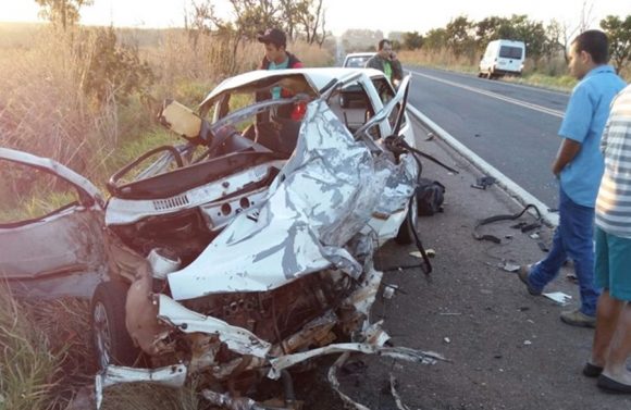 Veículo ficou totalmente destruído - Foto: Você Repórter / AGORA MT