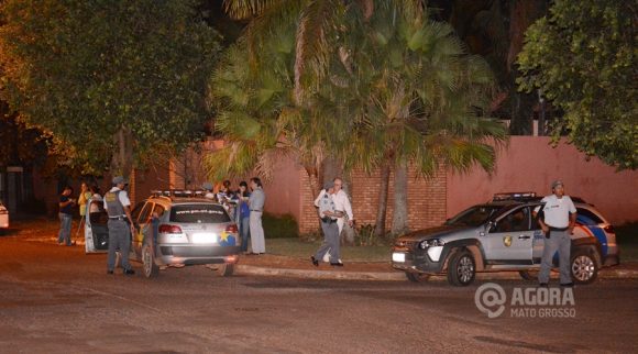 Policia Militar na casa do veriador doutor Manoel após assalto - Foto:Messias Filho/AGORA MT