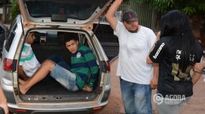 Acusados sendo conduzidos para a viatura.Foto:Varlei Cordova/AGORAMT