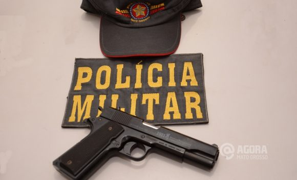Simulacro de arma de fogo apreendido com suspeito - Foto : Messias Filho / AGORA MT