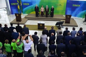 Em cerimônia no Palácio do Planalto, presidenta Dilma Rousseff sanciona lei que dispõe sobre a atividade do lotéricoFabio Rodrigues Pozzebom/Agência Brasil