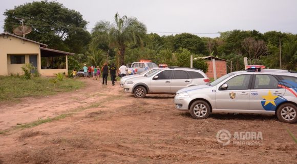 Polícia Civil e Militar no local de duplo homicídio - Foto : Messias Filho / AGORA MT