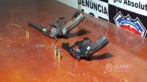 Armas apreendidas com suspeitos - Foto : José Antônio / AGORA MT