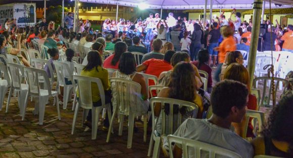 Centenas de pessoas assistem à primeira apresentação da Orquestra Sinfônica Jovem de Rondonópolis- Foto: Assessoria