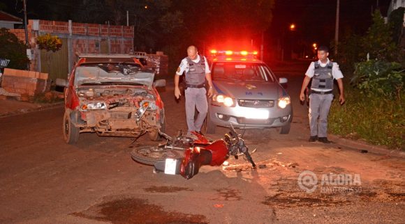 Polícia Militar no local de acidente -= Foto : Messias Filho / AGORA MT