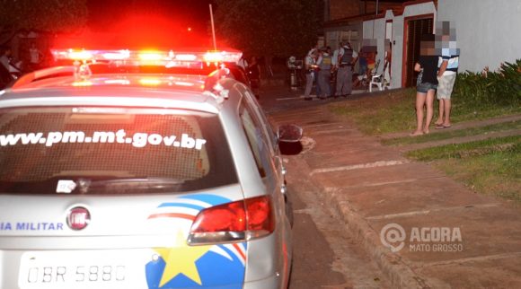 Polícia Militar no local de assalto com vitima baleada - Foto : Messias Filho / AGORA MT