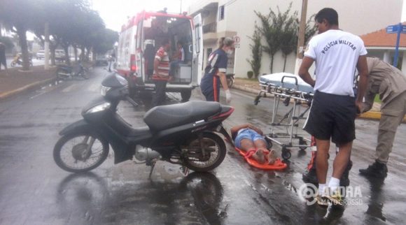 A motociclista estava com uma criança na garupa no momento do acidente - Foto: José Antônio / AGORA MT 