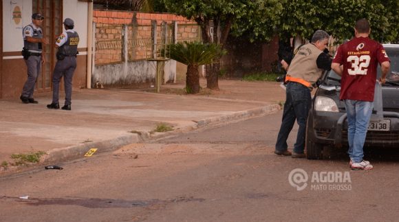 Local onde a vitima baleada caiu - Foto : Messias Filho / AGORA MT