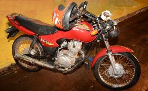 Motocicleta envolvida na colisão com veiculo - Foto : Messias Filho / AGORA MT
