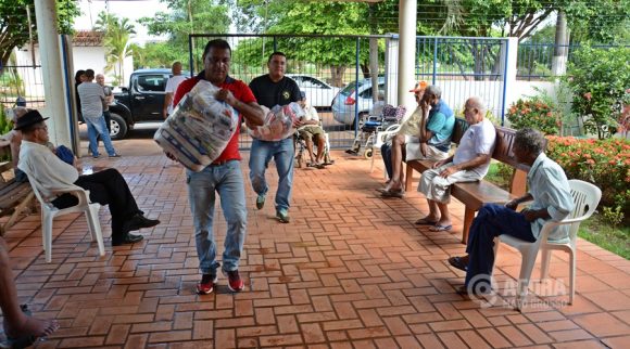 Os alimentos foram doados pelo sindicato dos bancários Foto: Ronaldo Teixeira/AGORAMT