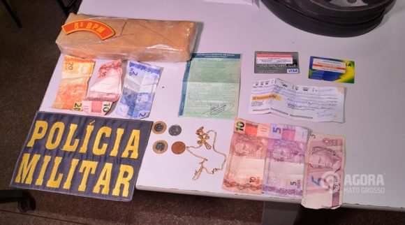 objetos que se encontravam com os suspeitos- Foto: Ronaldo Teixeira
