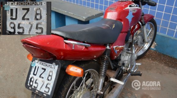 Motocicleta com placa adulterada encontrada com os suspeitos na area central.Foto:Varlei Cordova/AGORAMT